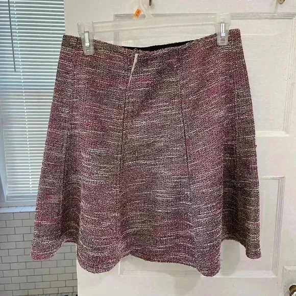 LOFT Dresses & Skirts - NWT Loft knit short flare skirt pink black and grey size small